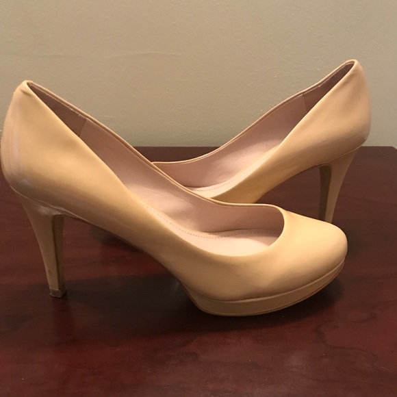 EUC Vince camuto Nude pumps - Picture 3 of 4